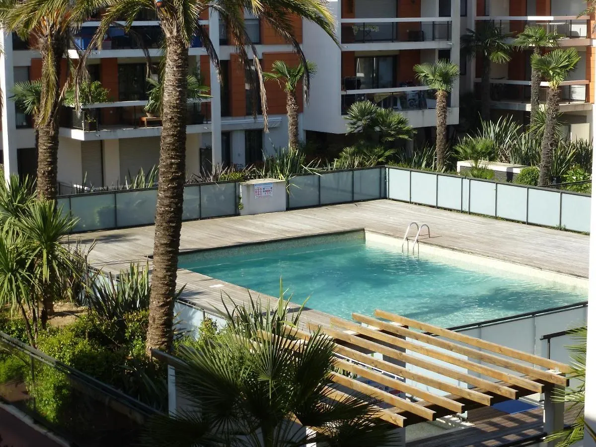 Appartement Villeneuve Loubet 0*, 卢贝新城